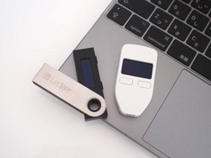 Trezor vs Ledger: So sánh 2 Ví cứng hàng đầu thị trường Trezor vs Ledger