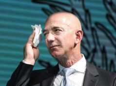 Vốn hóa Bitcoin đang ngang bằng tài sản của người giàu nhất thế giới Jeff Bezos, nhưng Apple vẫn gấp 6 lần cả thị trường crypto
